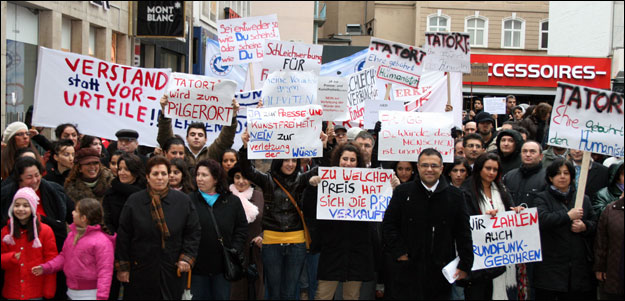 Alevilerden Köln’de protesto mitingi
