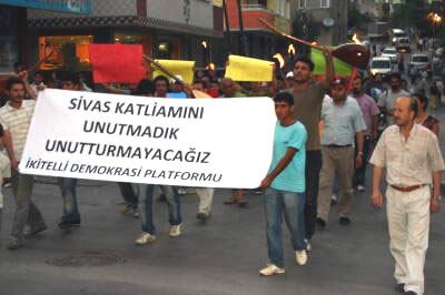 İkitelli'de Sivas için meşaleli yürüyüş  