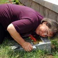 Sivas kurbanları mezarlarında anıldı