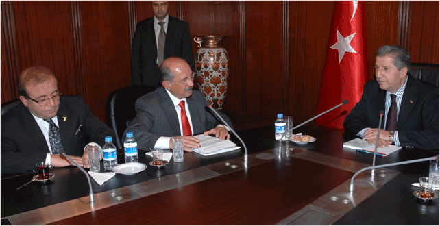 Alevi ziyaretinde Reha Çamuroğlu krizi 