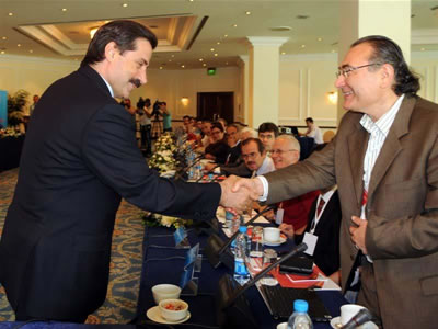 Alevilerin kimliği değil hakları tartışılmalı 