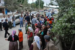 Asfaltsız yol için eylem yaptılar 