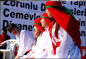 İzmir'de Alevilerden türban tepkisi 