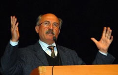 "Alevileri gösterip Sünnilerden oy isteyen bir durumla karşı karşıyayız"