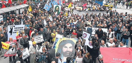 Alevilerin direnişi sokağa döküldü