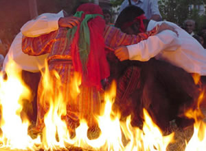 Cem Evi'ni ateşe verdiler