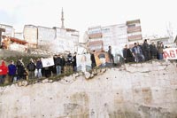 Gazeteci dövenlere 4 ay hapis