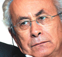 Fikret BAŞKAYA : Kutsal Devlette Câmi ve Okul 