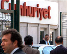 Cumhuriyet'e destek yağıyor