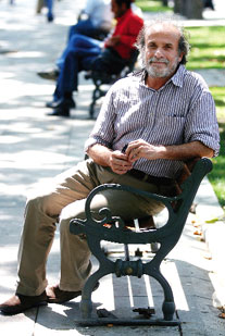 AKP demokrasiye gitmek için bir imkân değildir