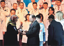 Doktor korosuna ‘sarhoş’ sansürü