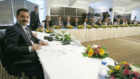 Bakan Çelik Alevi Çalıştayı'nı Savundu