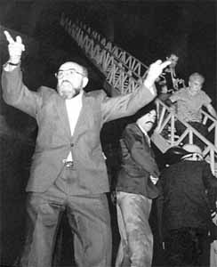 Maaş gitti, arama emri gitmedi mi?