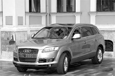 Vali Bey'in makam aracı pek mütevazı