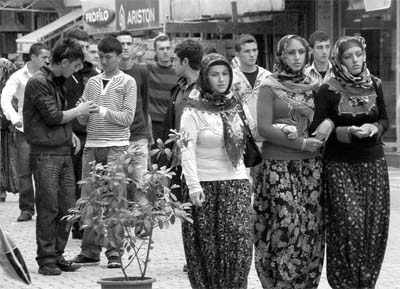 AKP'li belediye 'Kızlar Bayramı'na karşı