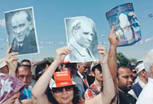 Ulusalcılardan Selmanpakoğlu'na Büyük Tepki
