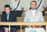 Adnan Oktar (sağda) örgüt yöneticisi olmakla suçlanıyor.
