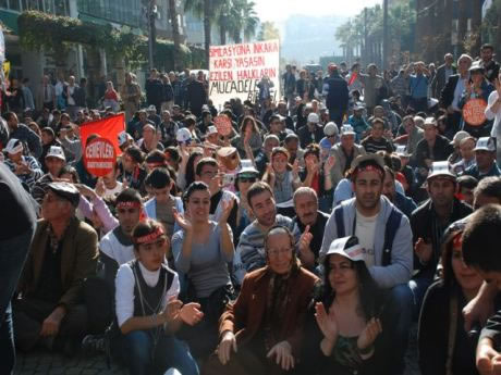 'Zorunlu din dersi' için eylemdeler 