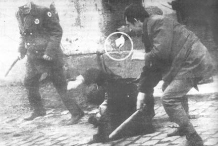 Yıldönümünde 'Kanlı Pazar' hesaplaşması