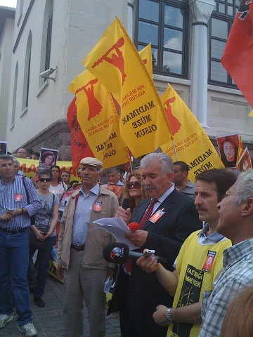 Bakanlık önünde Madımak eylemi  