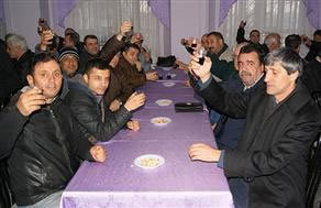 Öğretmenevinde içki yasağına protesto