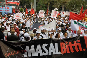 On binler sağlık hakı için yürüdü : "Sağlıkta masal bitti"