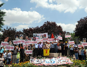 Madımak'ta Yanan 35 Can Karşıyaka Mezarlığında Anıldı