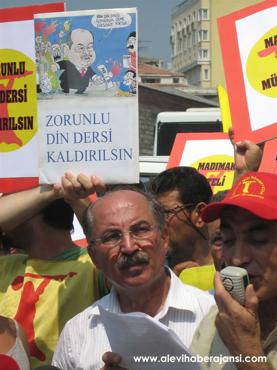 Aleviler Zorunlu Din Derslerine Karşı Eylemde