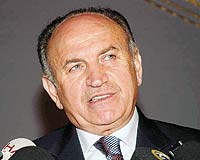 Topbaş’ın cemevi ziyaretinde arbede