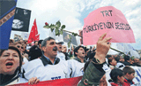 TRT çalışanları sokakta 