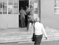 Müdüre türban baskısı