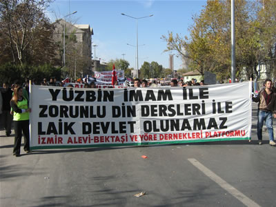 Uçta Olan, Arka Üstü Gidip Aşağılara Düşee...