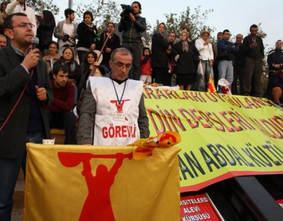 "Zorunlu din dersi kaldırılsın" eylemi 