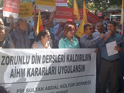 Aleviler'den 'Zorunlu din dersi' uyarısı 