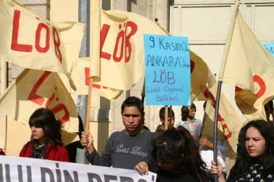 LÖB: Zorunlu din dersi kaldırılsın